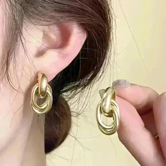 Geometric Alloy Stud Earrings - Picture 1 of 8